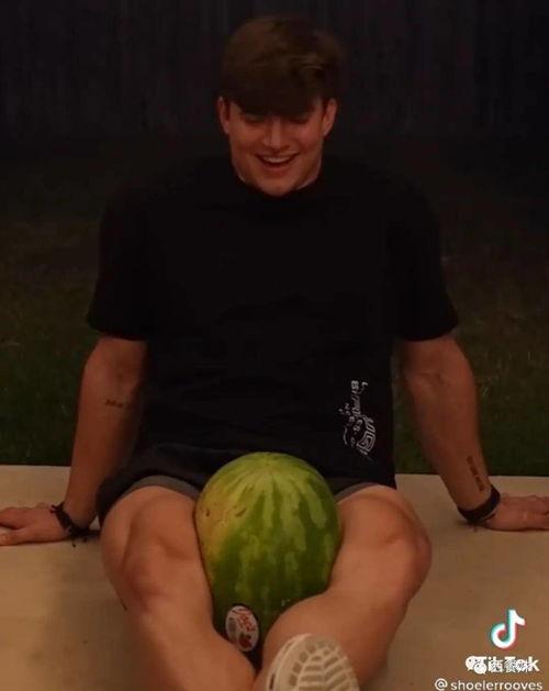 肌肉网红吃瓜,揭秘健身圈幕后故事  第1张